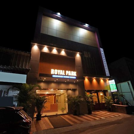 Hotel Collection O Mount Road Rich Mount Near Marina Beach Madrás Exterior foto