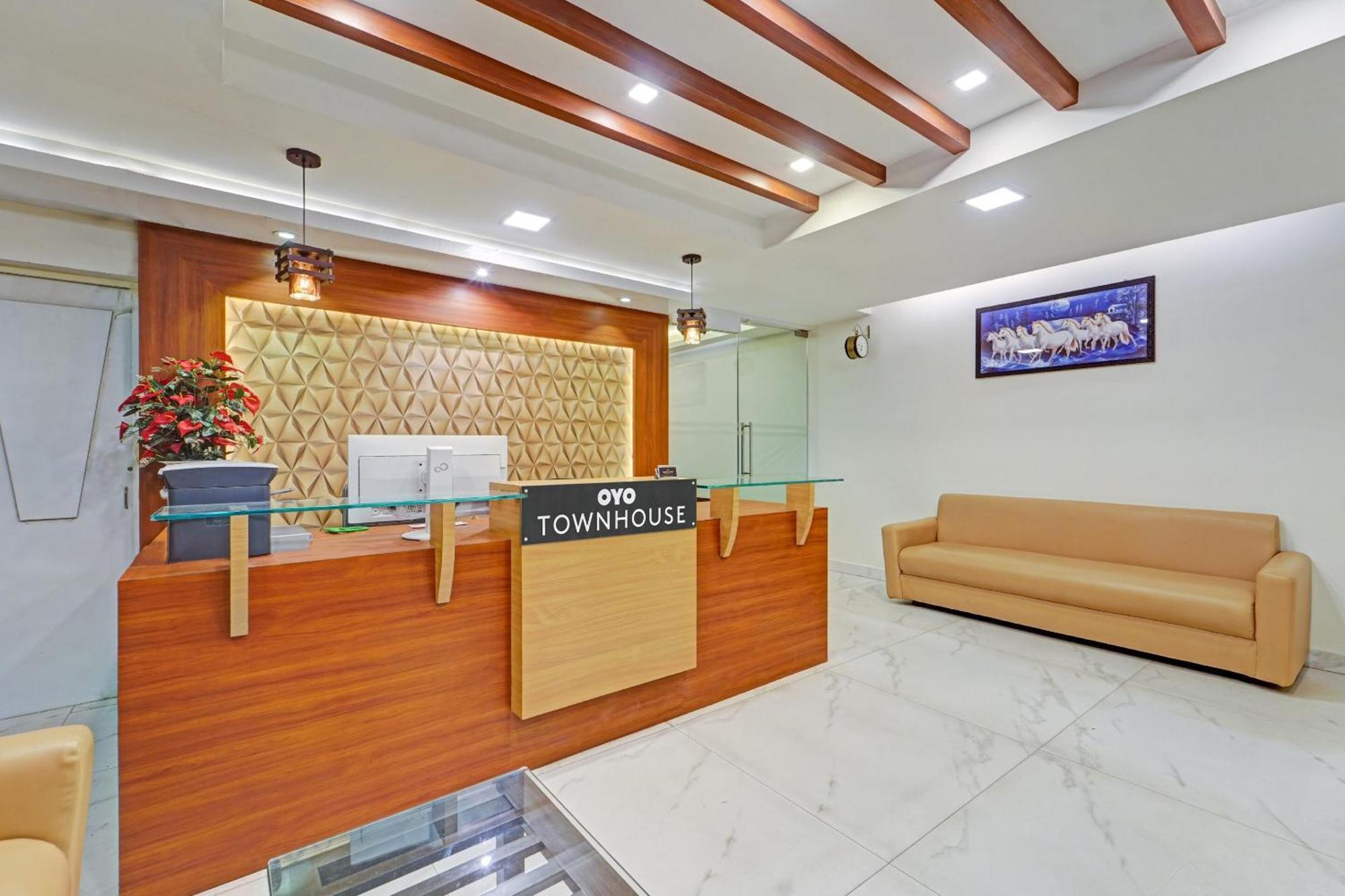 Hotel Collection O Mount Road Rich Mount Near Marina Beach Madrás Exterior foto