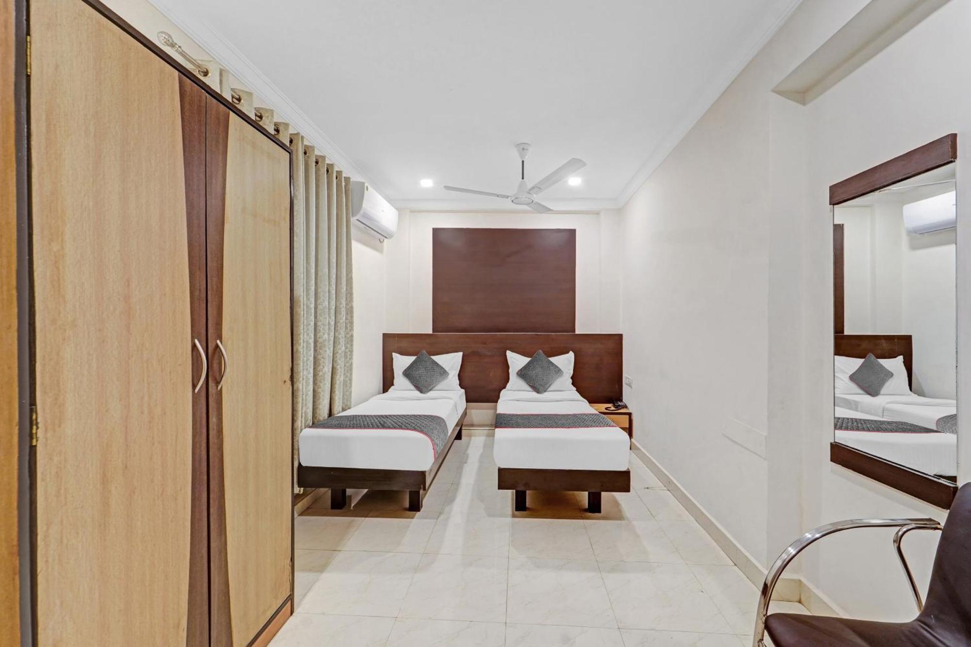 Hotel Collection O Mount Road Rich Mount Near Marina Beach Madrás Exterior foto