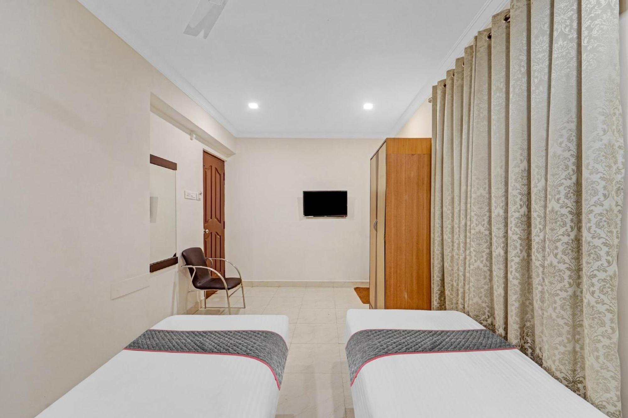 Hotel Collection O Mount Road Rich Mount Near Marina Beach Madrás Exterior foto