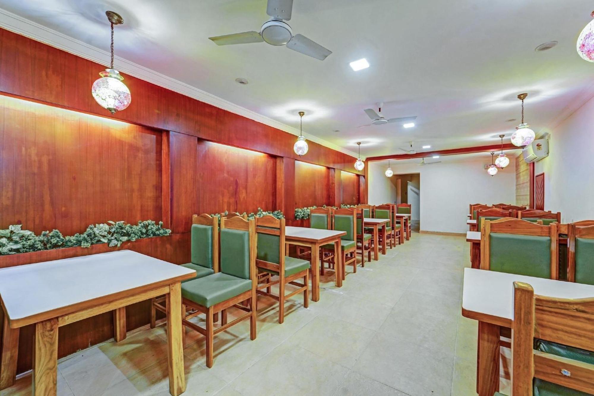 Hotel Collection O Mount Road Rich Mount Near Marina Beach Madrás Exterior foto